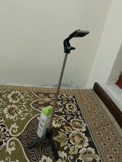 Flash Light
The S is a versatile and multifunctional selfie stick that doubles as a tripod. It's designed to provide flexibility for capturing photos,